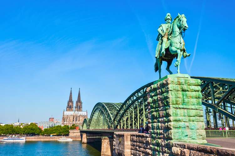Explore Cologne with hop-on hop-off tickets – Hassle-free sightseeing and breathtaking views in 2025 Discover Cologne with official hop-on hop-off bus tours – Flexible routes, iconic monuments, and panoramic city views 2025