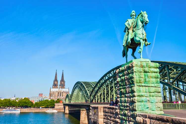 Discover Cologne with official hop-on hop-off bus tours – Flexible routes, iconic monuments, and panoramic city views 2026