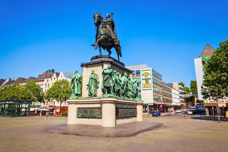 Tour turistici in autobus a Colonia – Biglietti flessibili, percorsi multipli e attrazioni da non perdere nel 2025 Migliori tour turistici in bus hop-on hop-off a Colonia, Germania – Monumenti principali, attrazioni famose e angoli nascosti nel 2025